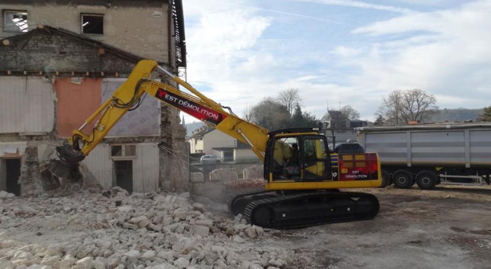 Camion grue avec chauffeur près de Chaumont